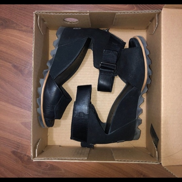 Sorel Shoes - Sorel shoes women size 7-7.5